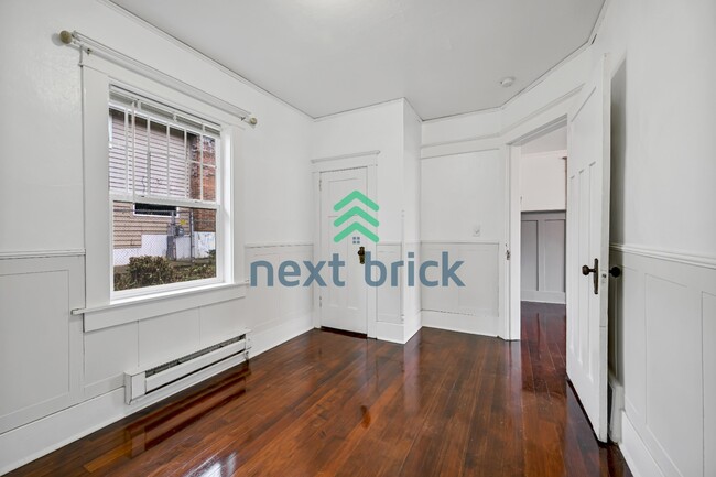 Building Photo - 3 BED & 2 BATH SINGLE FAMILY HOUSE FOR RENT