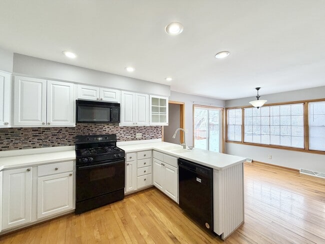 Building Photo - 2431 Blarney Stone Dr