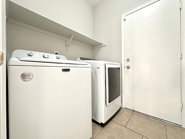 Building Photo - Buffalo Twain