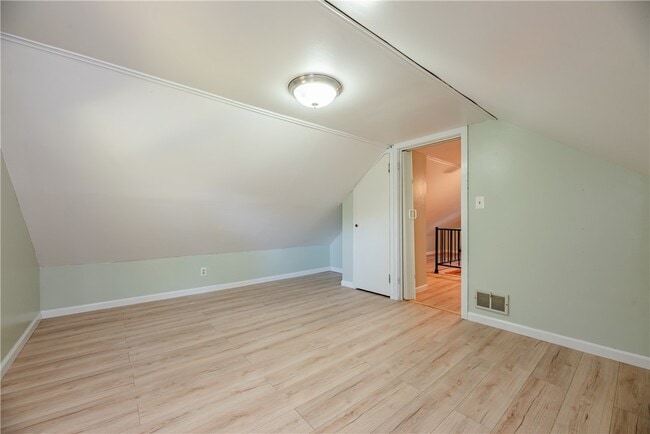 Building Photo - 202 River Meadow Dr