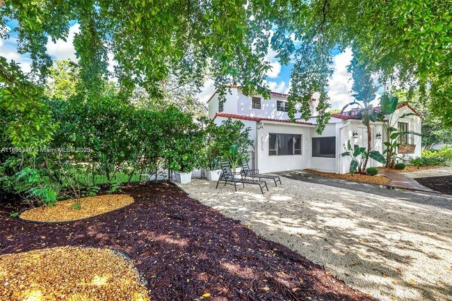 Building Photo - 991 NE 82nd St