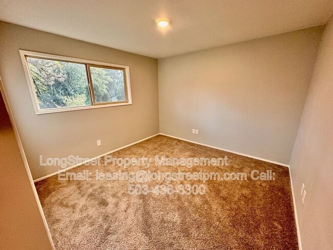 Building Photo - 121 SE 30th Pl