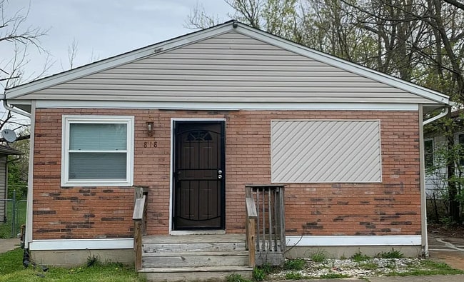 Primary Photo - 818 Goodlow Ave