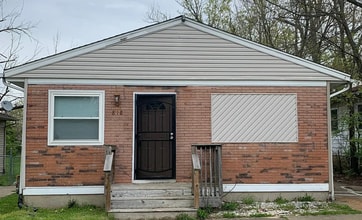 Building Photo - 818 Goodlow Ave