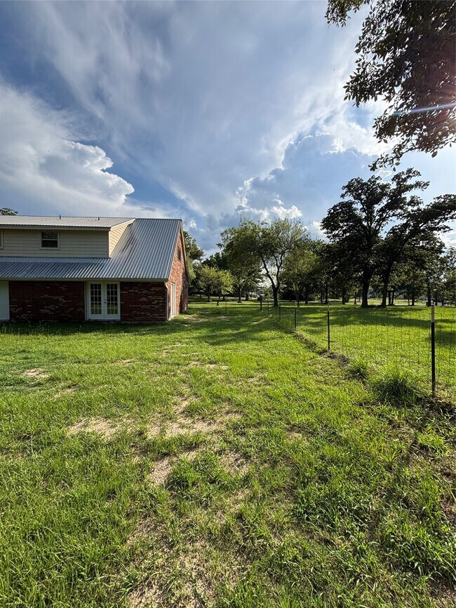 Building Photo - 8049 Forest Hills Dr