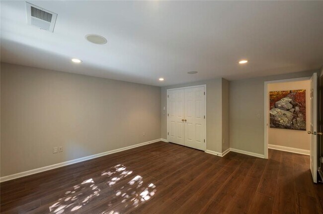 Building Photo - 5211 Hadaway Rd NW