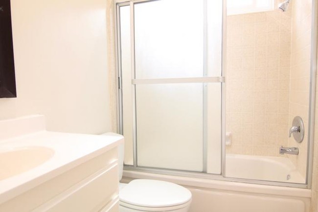 Building Photo - 1 bedroom in Los Angeles CA 90027