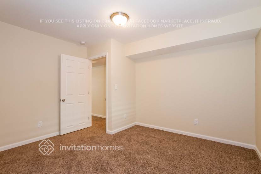 Building Photo - 524 Fox Run Cir