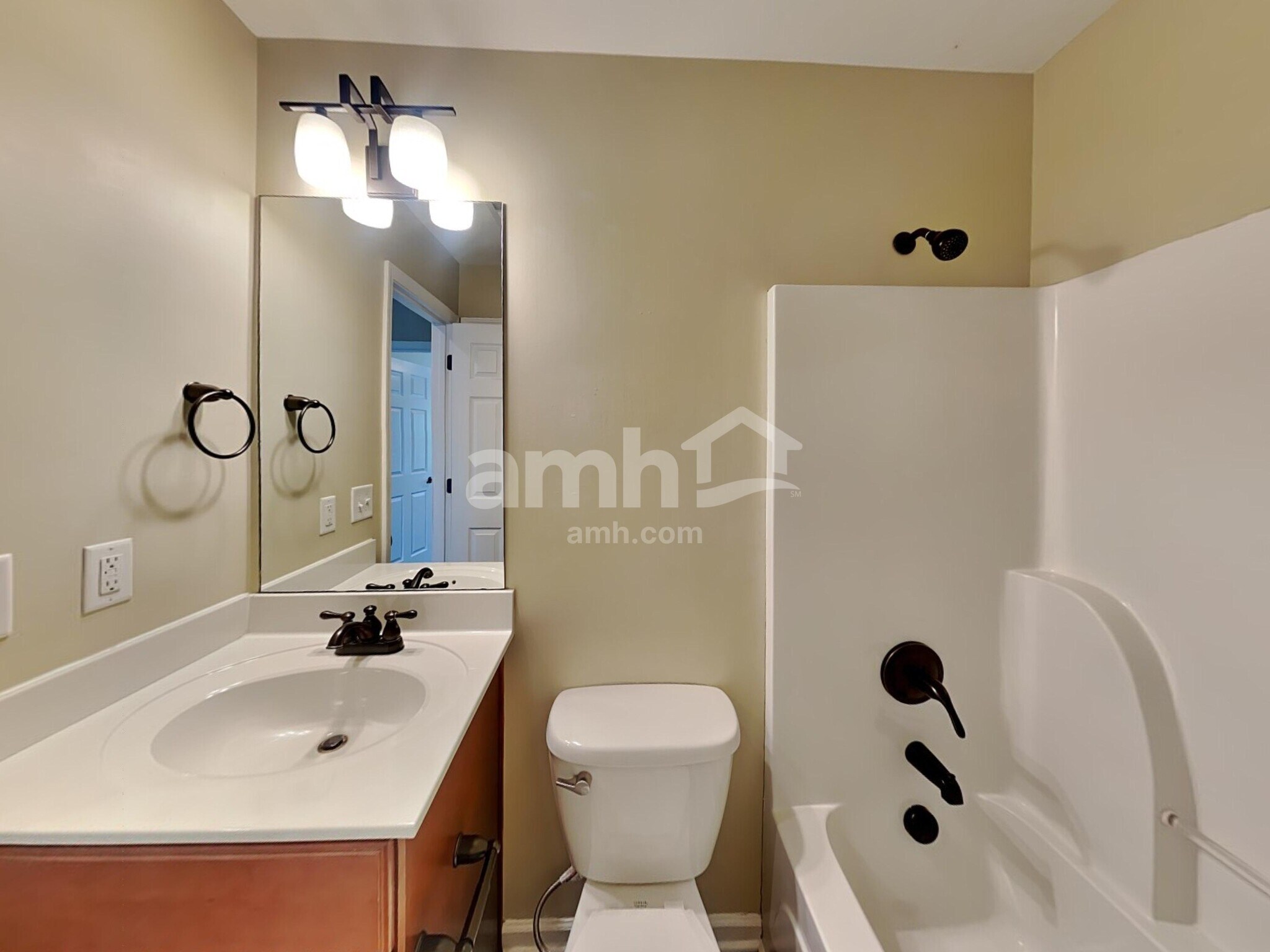 Building Photo - 902 Tanager Ct