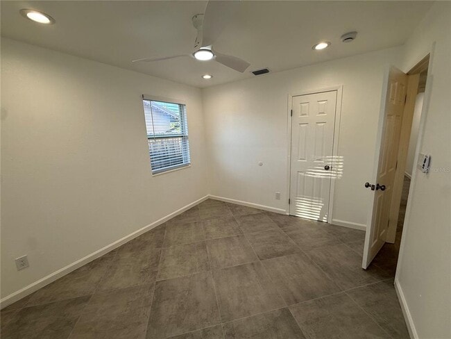 Building Photo - 15573 Bedford Cir E