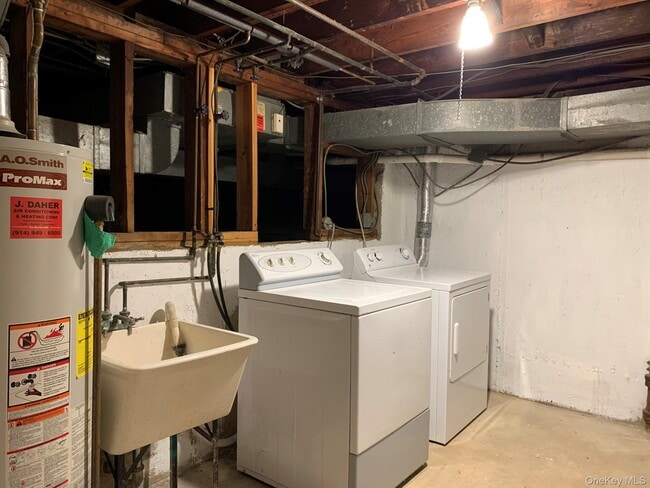 Building Photo - 424 N Ridge St