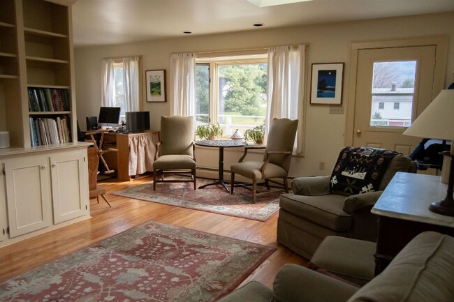 Building Photo - 10 Wallace Aveune