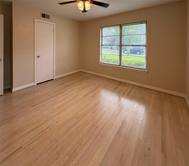 Building Photo - 4070 McDermed Dr