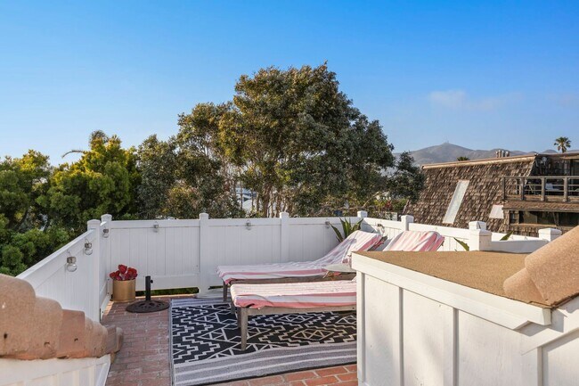 Building Photo - Ventura | Pierpont | 4 Bedroom + 3 Bathroom
