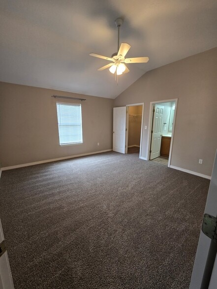 Building Photo - 15127 Deer Creek Dr