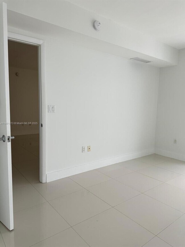 Building Photo - 50 Biscayne Blvd