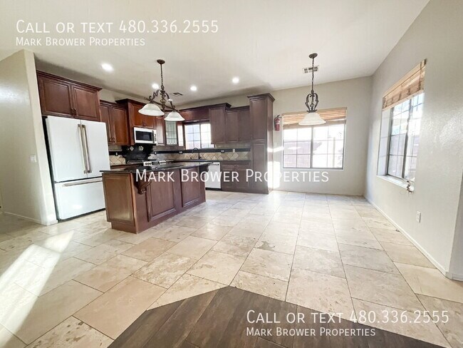 Building Photo - 1273 E Vermont Dr