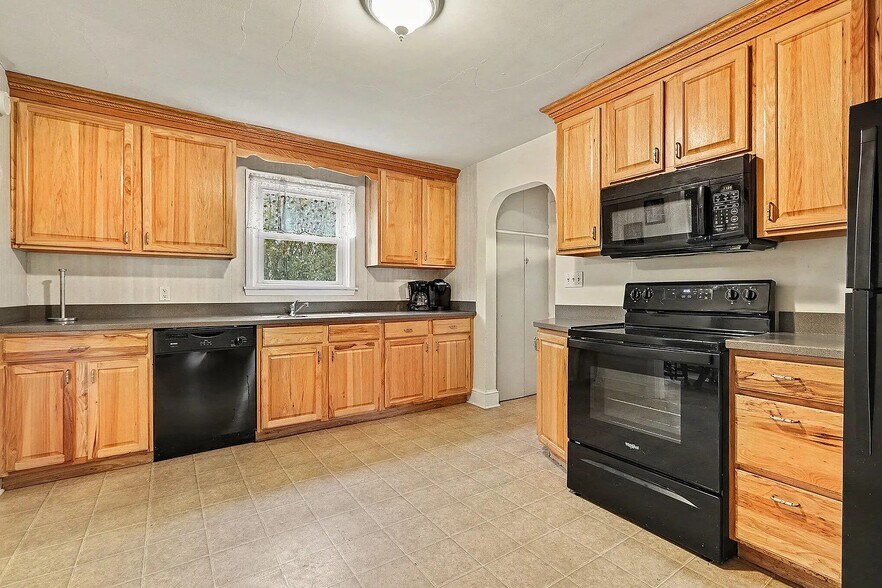 Building Photo - 88 Greenbush St