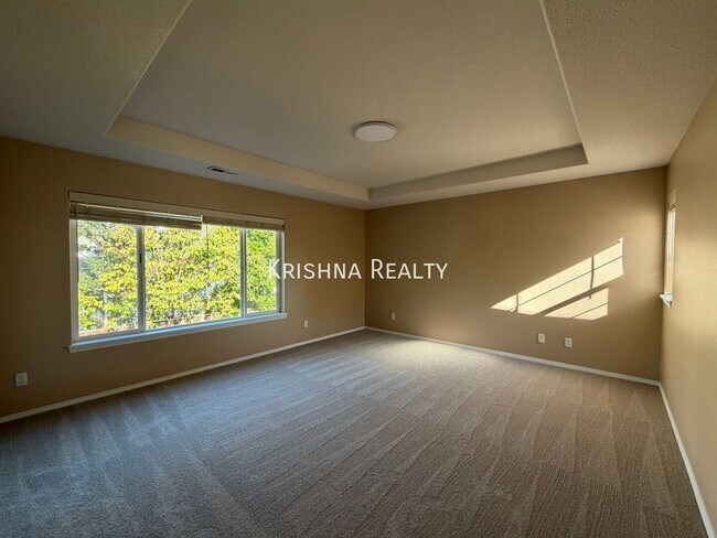 Building Photo - 16729 NW Oak Creek Dr