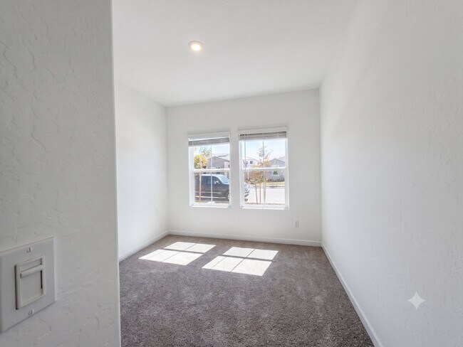 Building Photo - 3323 N Contessa Ave