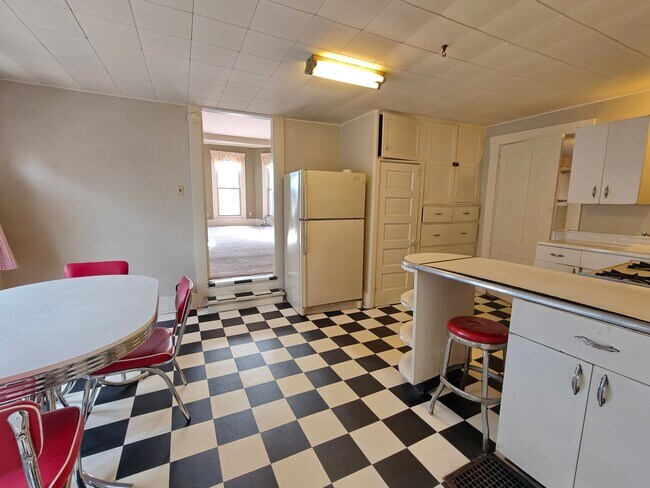 Building Photo - 26 E Mechanic St