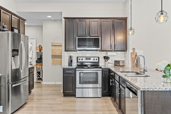 Building Photo - 709 Speckled Alder Dr