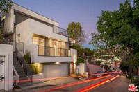 Building Photo - 3907 De Longpre Ave