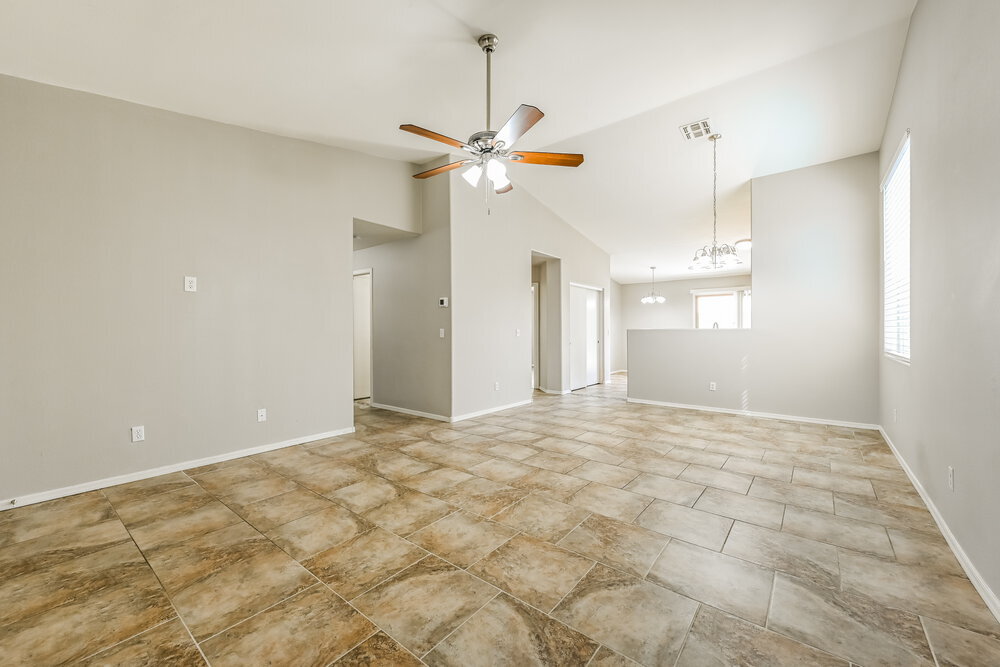 Building Photo - 9238 W Potter Dr