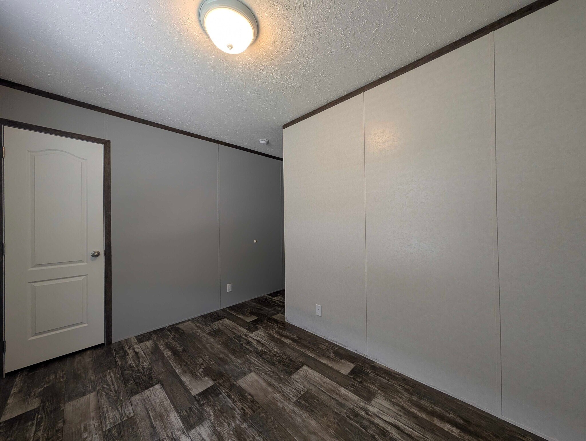 Building Photo - 38055 Leverette Ave