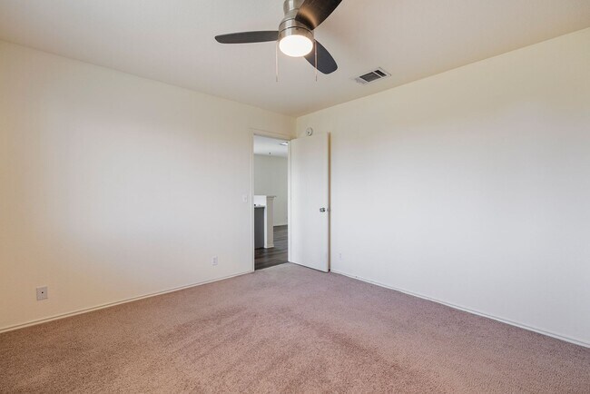 Building Photo - Charming 3 bedroom, 2 bathroom home in Kyle!!!