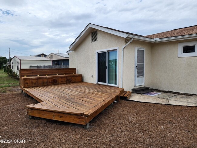 Building Photo - 205 1st St