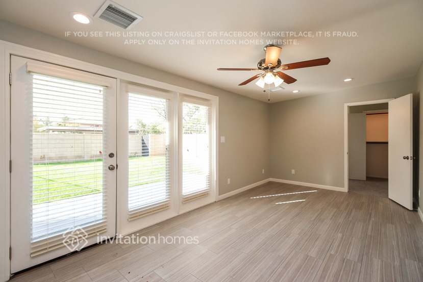 Building Photo - 1027 E Frost Dr