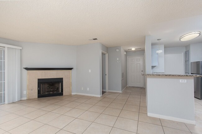 Building Photo - Second story unit overlooking pool in luxury Canyon Gate guard gated community