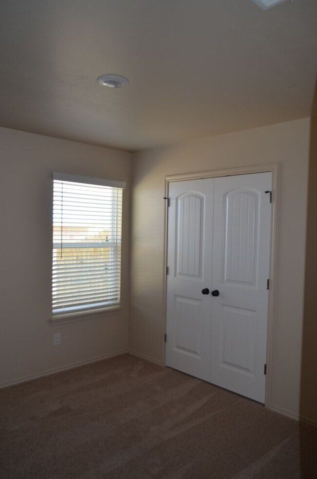 Building Photo - 1021 Cline Dr