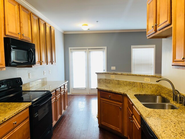 Building Photo - HOA community, swim/tennis, 2 bed, 2bath, ...