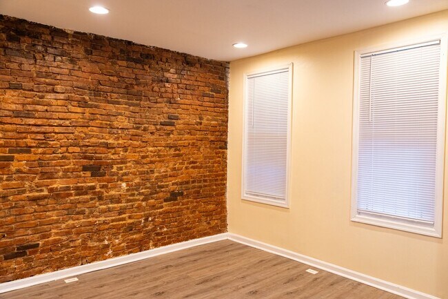 Building Photo - 505 Denison St