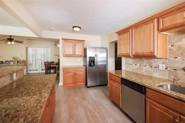 Building Photo - 2060 Sunnyside Pl