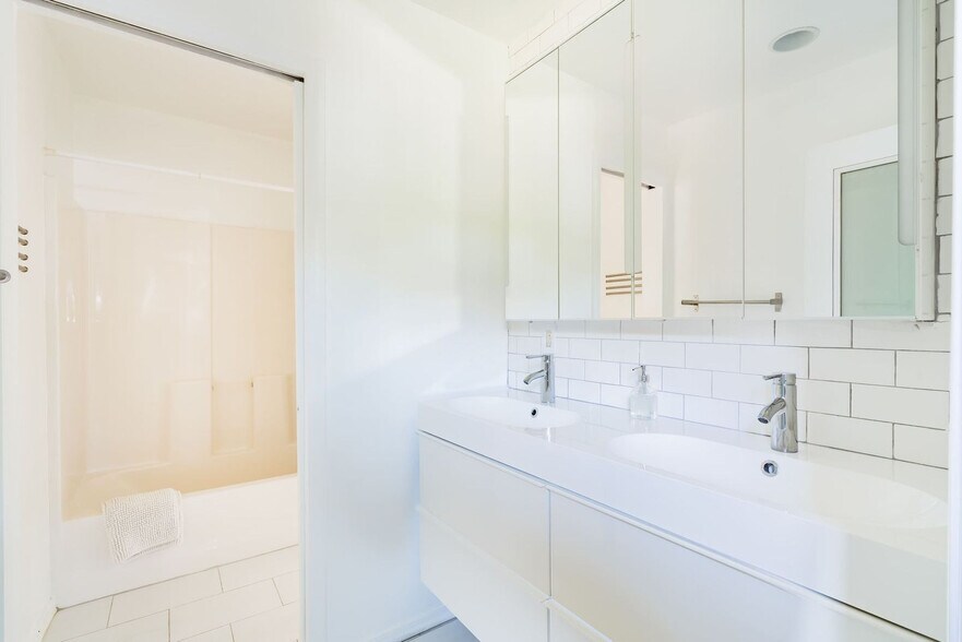 Building Photo - 1616 NW Northrup St