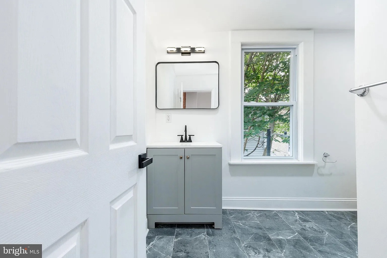 Building Photo - 2133 Latona St