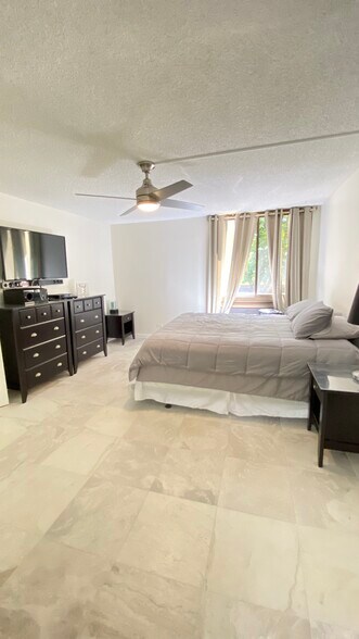 Primary Bedroom - 501 Hahaione St