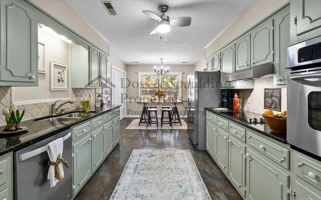 Building Photo - 1480 Spring Hill Cir