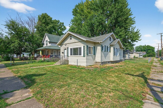Building Photo - 1738 Caroline St