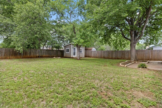 Building Photo - 618 Buckskin Dr