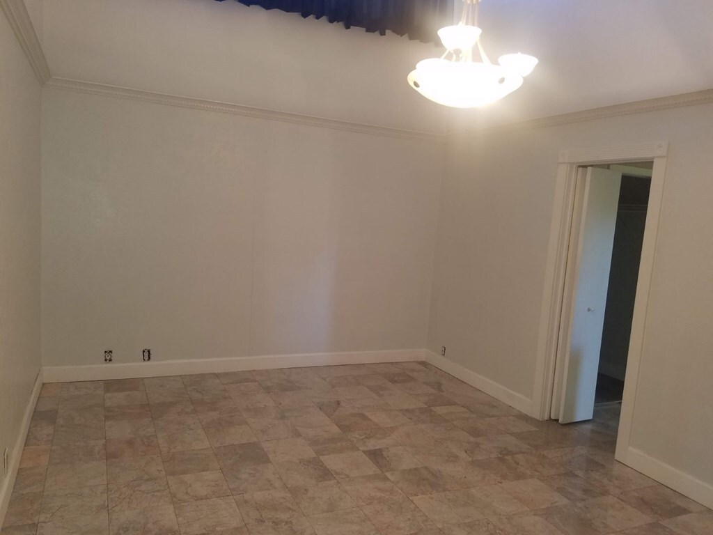 Building Photo - 1400 Pebble Ct