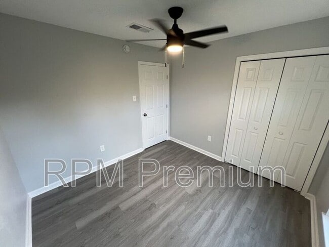 Building Photo - 8803 Orleans Dr