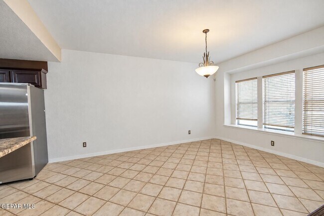 Building Photo - 6520 Grand Ridge Dr
