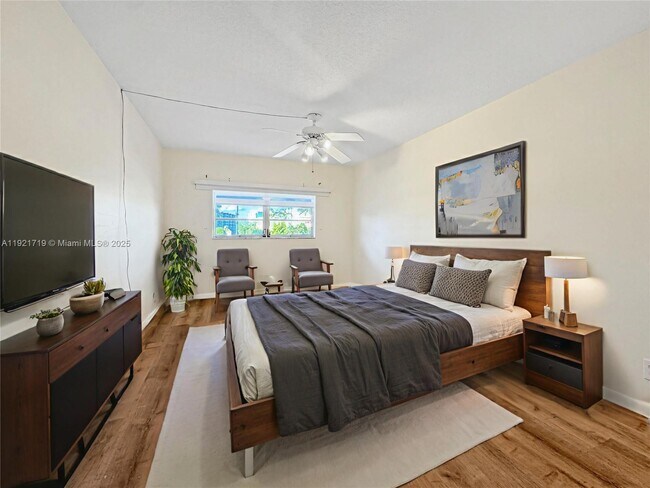 Building Photo - 2200 E Hallandale Beach Blvd