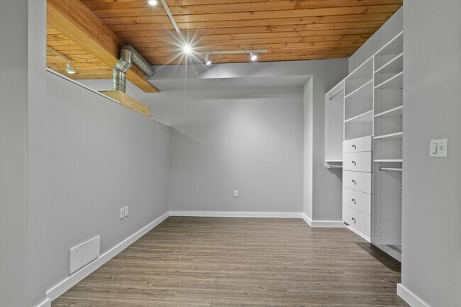 Building Photo - Modern Air Conditioned South Lake Union Loft