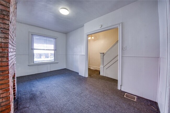 Building Photo - 354 Ophelia St