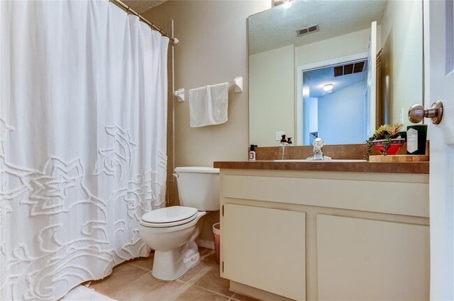 Building Photo - 7214 S De Soto St